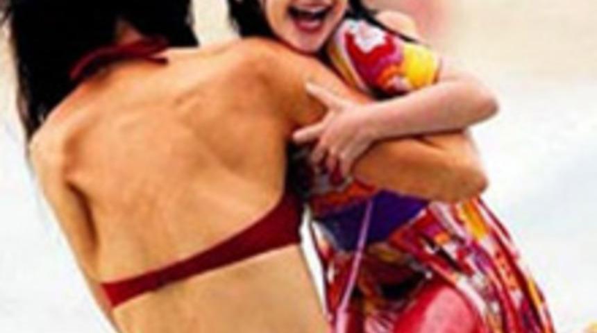 Elbiseyle Deniz Sefası