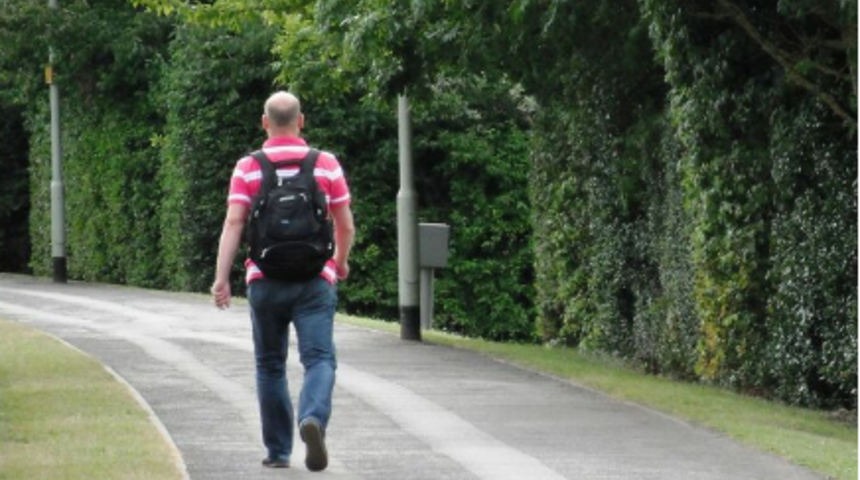 Eşiyle tartışan adam tam 450 kilometre yürüdü! 