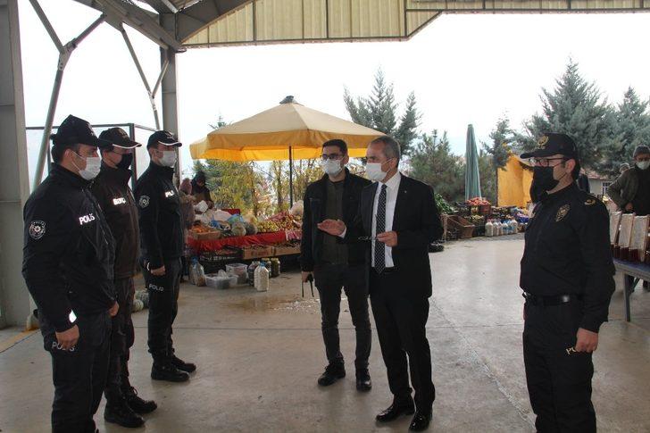 Tosya Kaymakamı pazarda Covid-19 denetimlerine çıktı G3