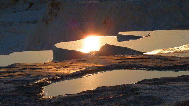 Pamukkale nerede, nereye bağlı? Pamukkale travertenleri nasıl oluşmuştur?