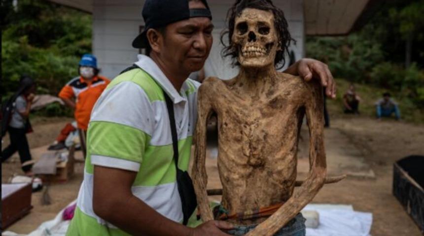 Toraja Kabilesi : Endonezya'da ölüleriyle yaşayan kabile