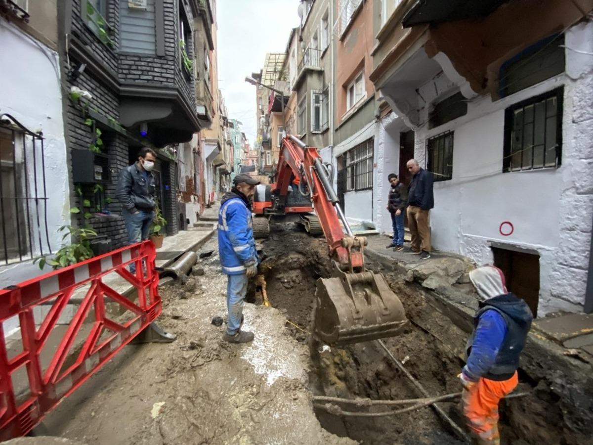 Beyoğlu&rsquo;nda doğal gaz borusu patladı
