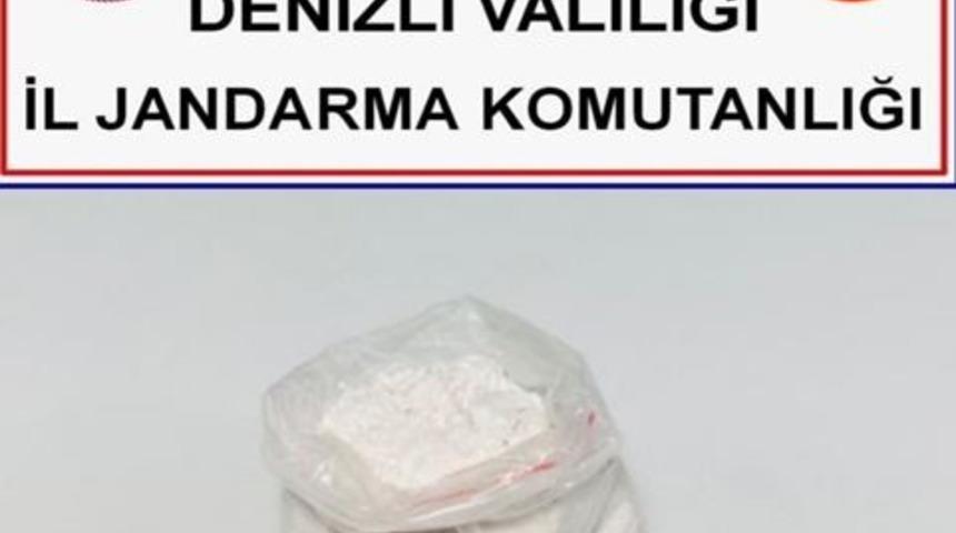 Şehirlerarası otob&uuml;ste bulunan şahsın &uuml;zerinde 110 gram uyuşturucu maddesi ele ge&ccedil;ildi
