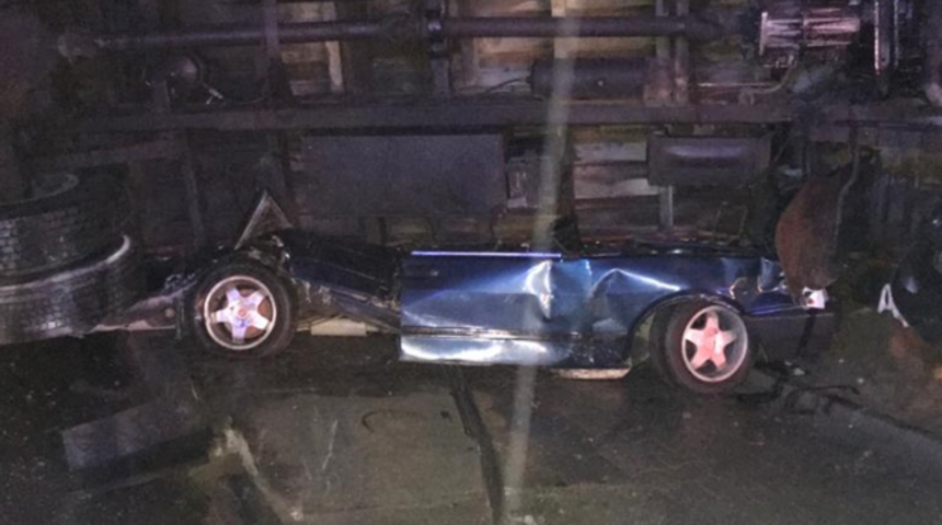 Samsun'da &uuml;zerine kamyon devrilen otomobilin s&uuml;r&uuml;c&uuml;s&uuml; yaralandı