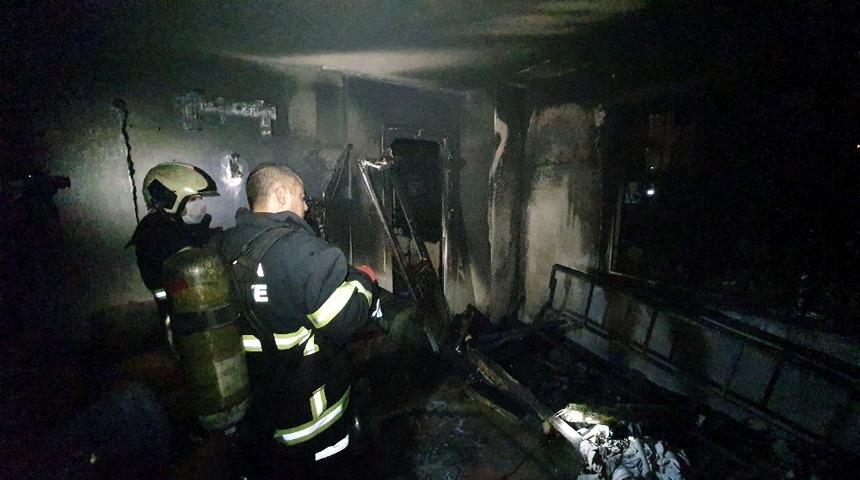 Adana'da korkutan yangın! Elektrikli soba devrildi ev küle döndü