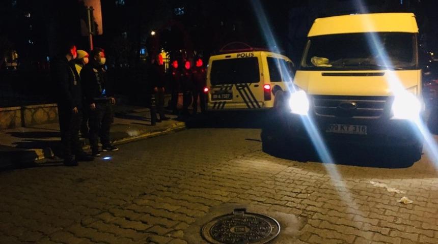 Yüksek sesli konuşanları uyaran esnaf darp edildi