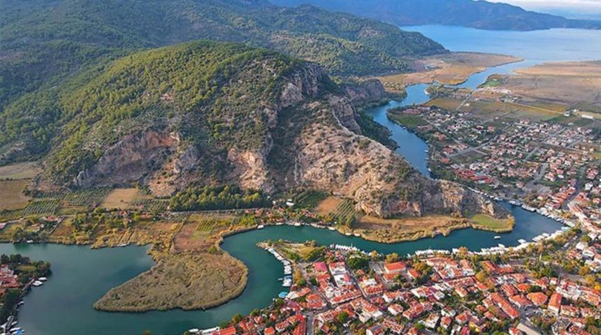 Dalyan'daki antik kent ve tepenin caretta caretta şeklinde olduğu görüldü