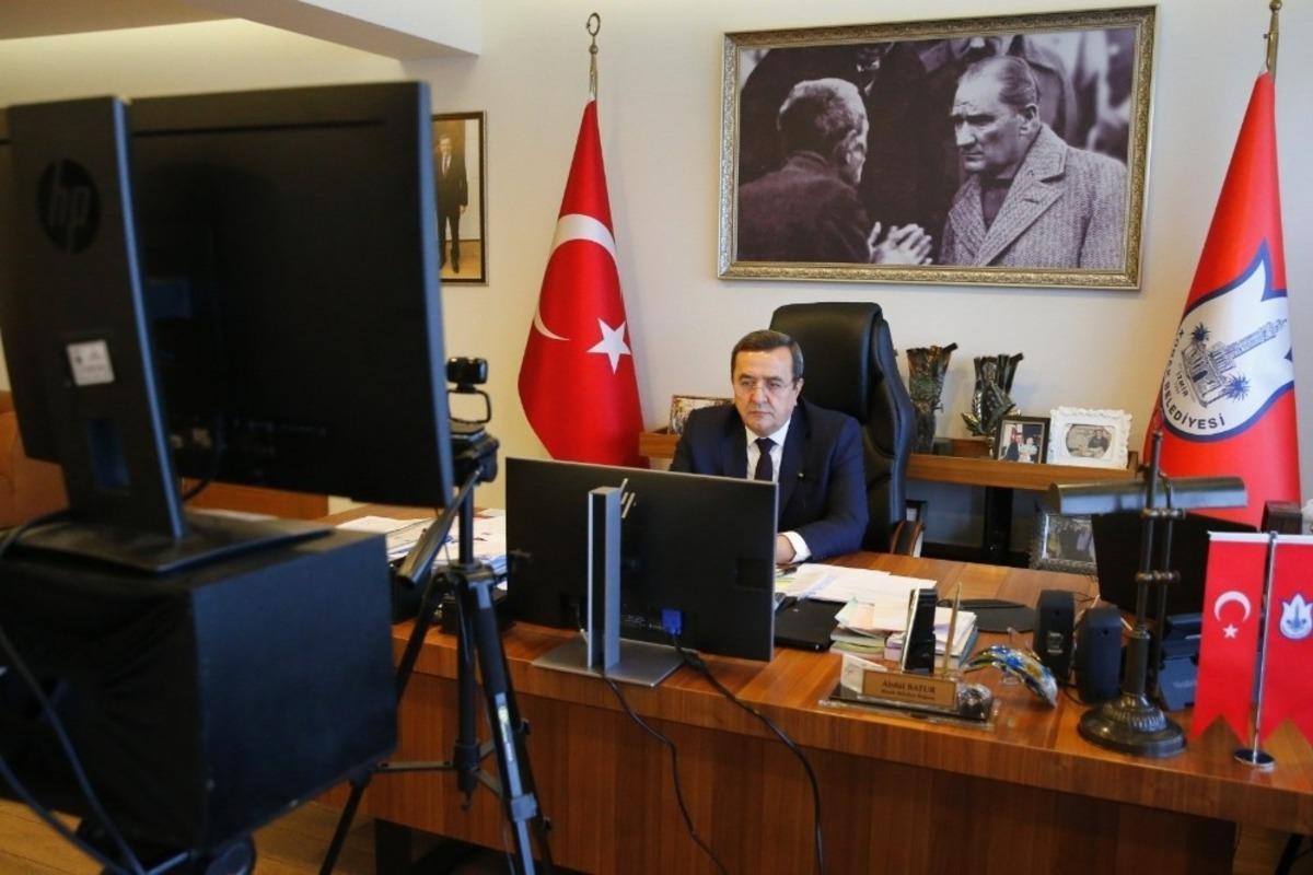 Başkan Abd&uuml;l Batur, belediye gelirleri yasasına dikkat &ccedil;ekti: "Kesinlikle değiştirilmeli"