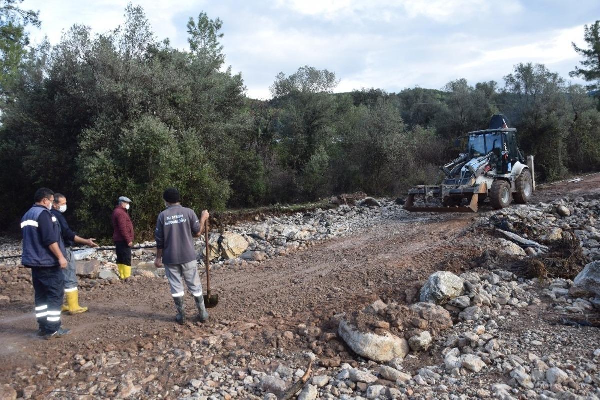 Yağışın vurduğu Kumluca&rsquo;da yaralar sarılıyor