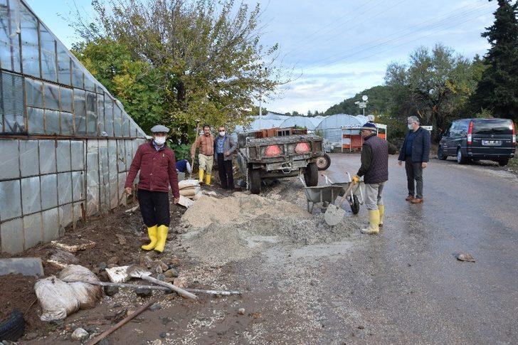 Yağışın vurduğu Kumluca’da yaralar sarılıyor G2