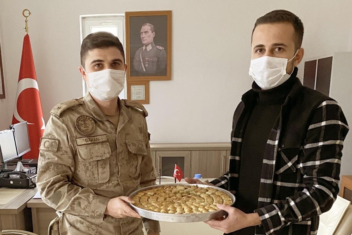 Salgın s&uuml;recinde kesintisiz g&ouml;rev yapan kurumlara baklava ikramı