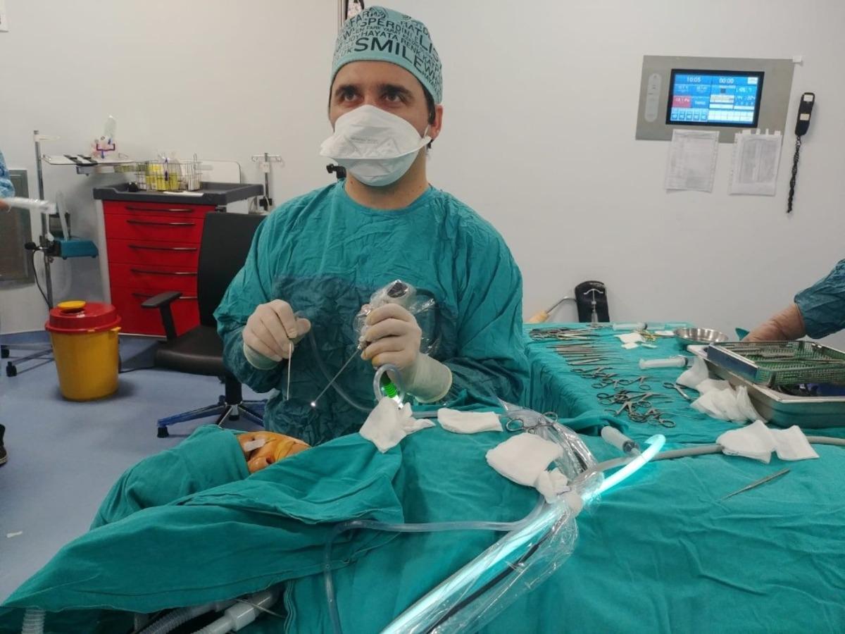 İşitme kaybı olan &ccedil;ocuğa kapalı kulak zarı ameliyatı