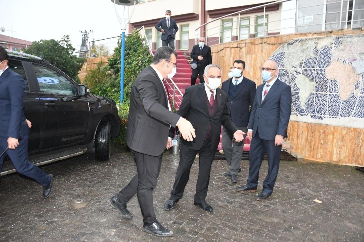 T&Uuml;BİTAK Başkanı Prof. Dr. Hasan Mandal ADY&Uuml;&rsquo;deki bilimsel &ccedil;alışmaları inceledi