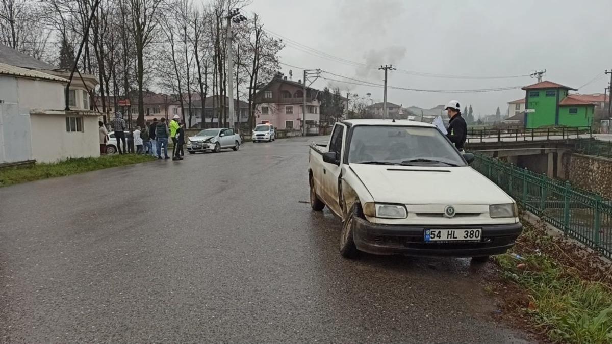 Kamyonet kanala u&ccedil;maktan son anda kurtuldu: 1 yaralı