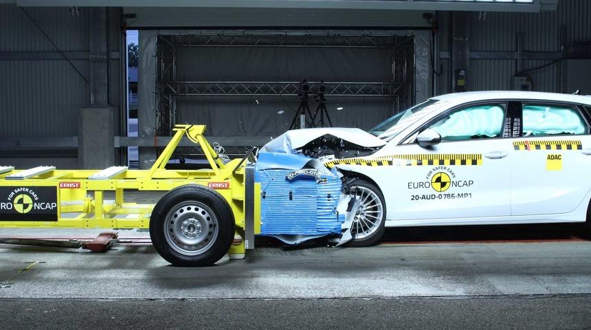 Yeni Audi A3 Euro NCAP &ccedil;arpışma testlerinden 5 yıldız aldı