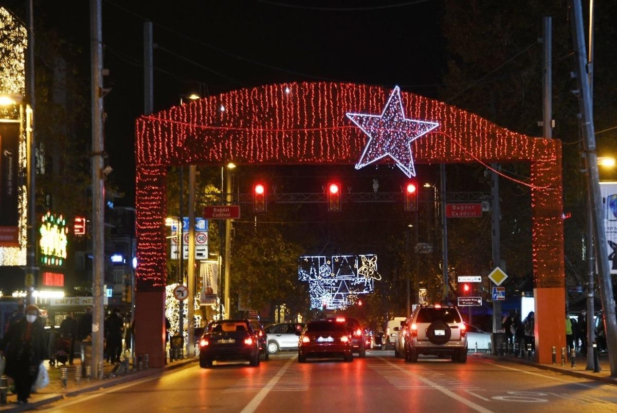 Kadık&ouml;y&rsquo;&uuml;n ışıltısı pandemi s&uuml;recinde moral kaynağı oluyor
