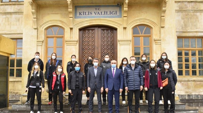 Sakaryalı Voleybol takımında Vali Soyt&uuml;rk&rsquo;e ziyaret