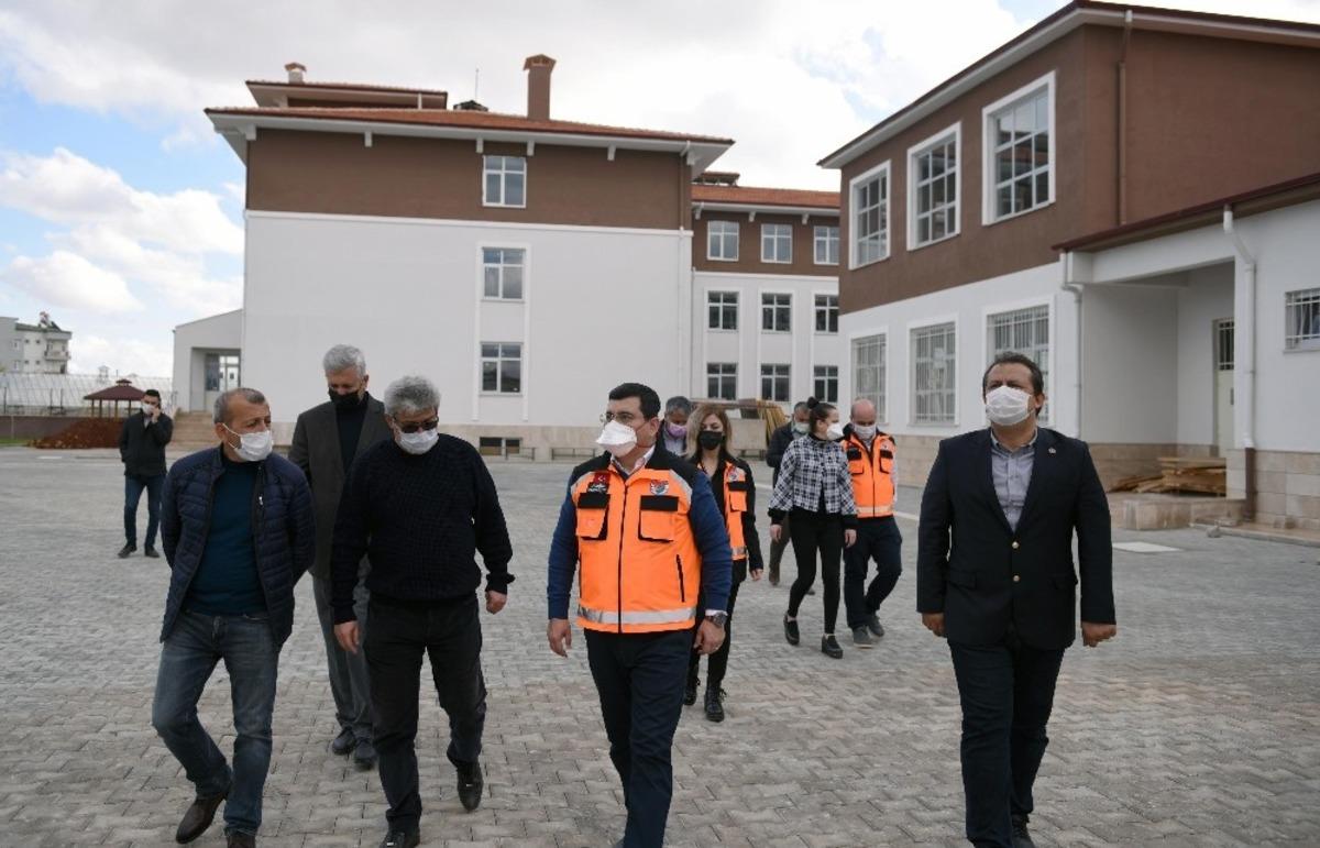 Başkan T&uuml;t&uuml;nc&uuml;: " Kepez eğitimde altın yıllarını yaşıyor"