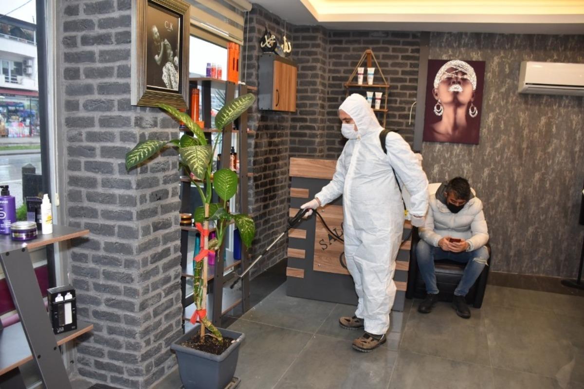 Erenler&rsquo;de berberler dezenfekte ediliyor