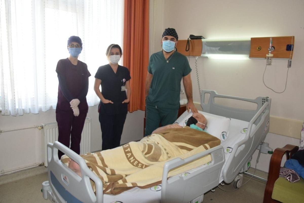 78 yaşındaki ağır kalp yetmezliği hastası D&uuml;zce &Uuml;niversitesi&rsquo;nde sağlığına kavuştu