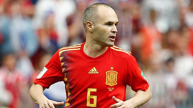 İspanyol futbolcu Iniesta 4 ay forma giyemeyecek