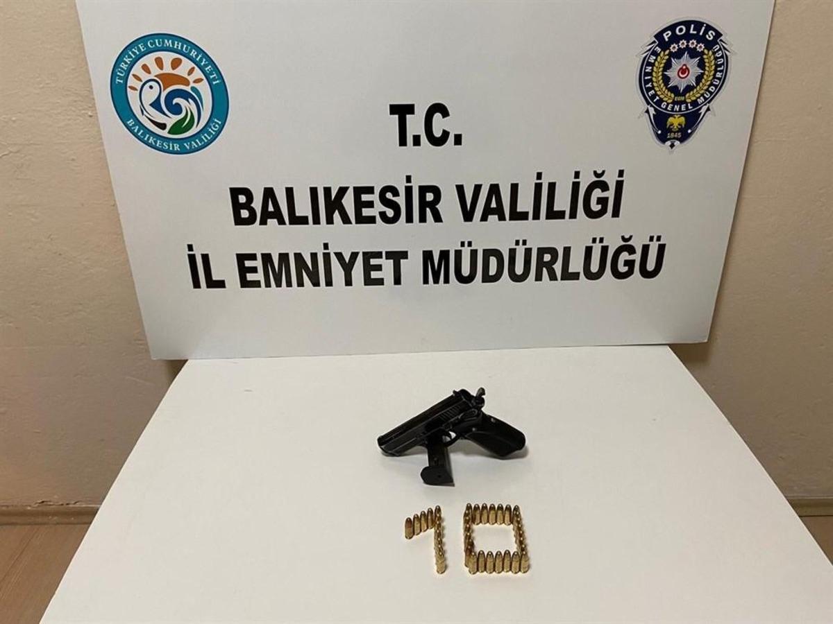 Balıkesir&rsquo;de polis 5 uyuşturucu ş&uuml;phelisini yakaladı