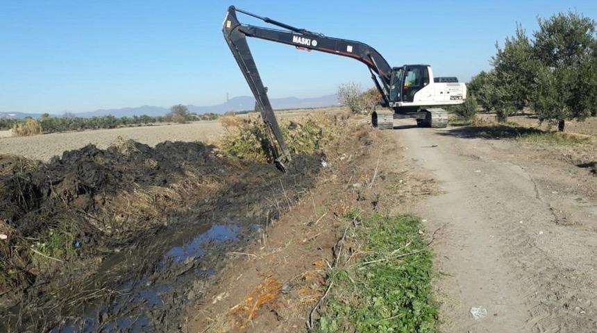 Taşkına neden olan dere temizlendi