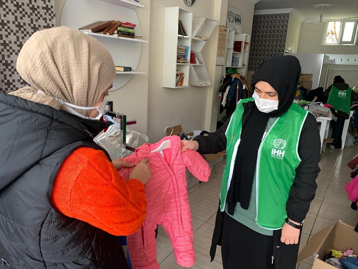 Adıyaman'da İHH'den ihtiya&ccedil; sahiplerine gıda ve kışlık kıyafet yardımı