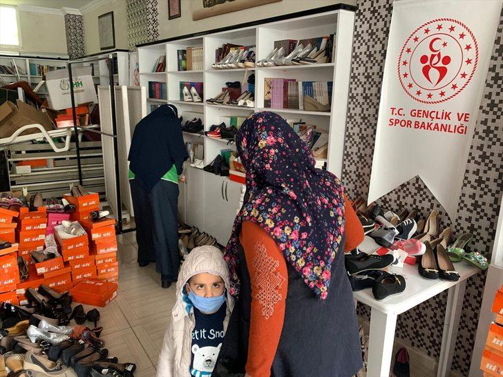 Adıyaman'da İHH'den ihtiyaç sahiplerine gıda ve kışlık kıyafet yardımı G2