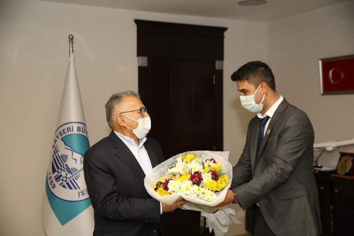 Şehit aileleri ve gazilerden Başkan B&uuml;y&uuml;kkılı&ccedil;&rsquo;a anlamlı ziyaret