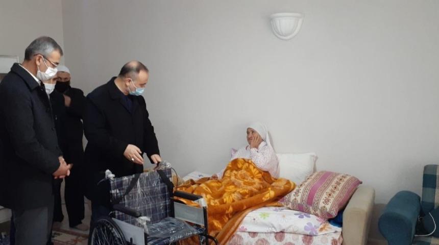 Adıyaman M&uuml;ft&uuml;l&uuml;ğ&uuml;nden engellilere sandalye desteği