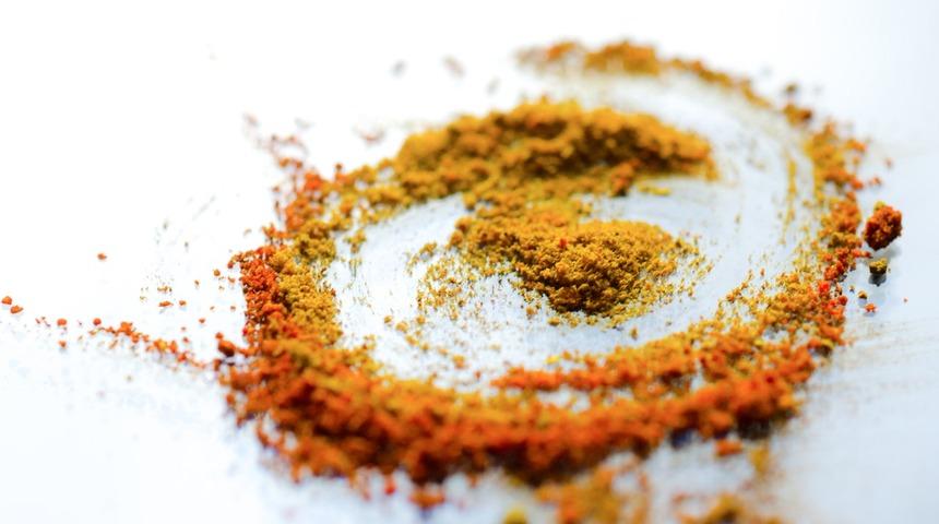 Cilt parlatan zerdeçal maskesi