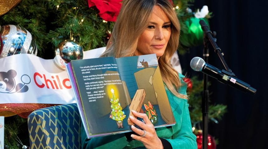 Melania Trump, hasta &ccedil;ocuklara maske takmadan masal okudu