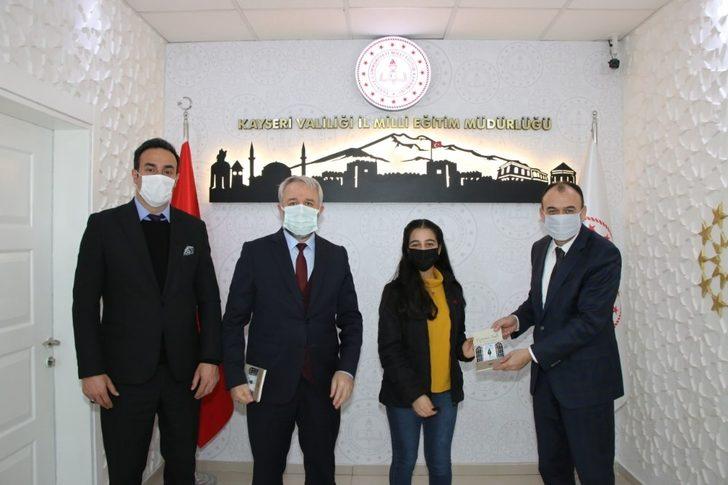 Eğitim ve Öğretime Verilen Arada Hayalindeki Kitabı Yazdı G1