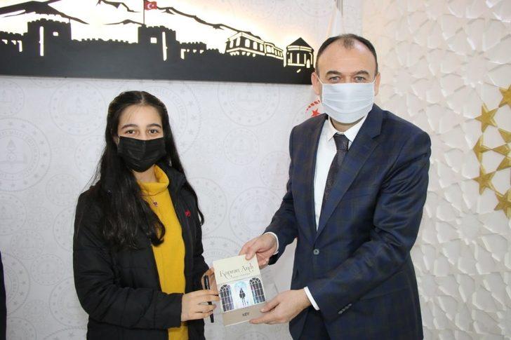 Eğitim ve Öğretime Verilen Arada Hayalindeki Kitabı Yazdı G2