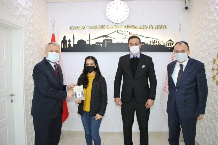 Eğitim ve Öğretime Verilen Arada Hayalindeki Kitabı Yazdı G3