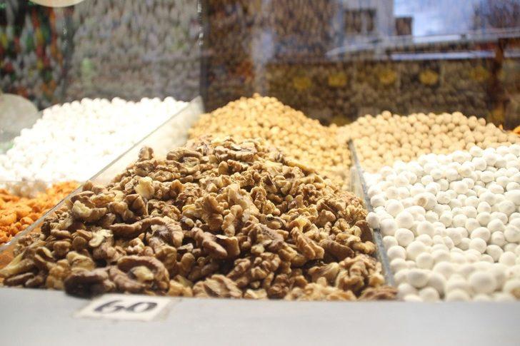 Kayserililer yılbaşında kuruyemişi zamsız yiyecek G3