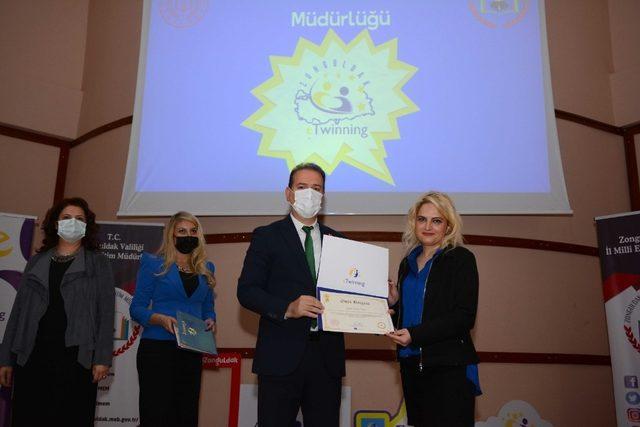 eTwinning ödüllerini Tosun’un elinden aldılar