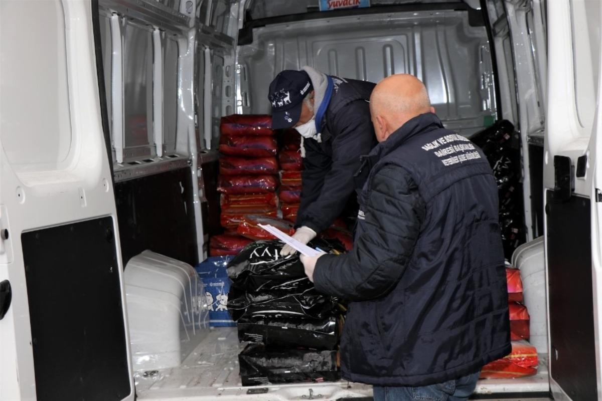 Kocaeli&rsquo;de sokak hayvanları i&ccedil;in 125 ton mama alındı