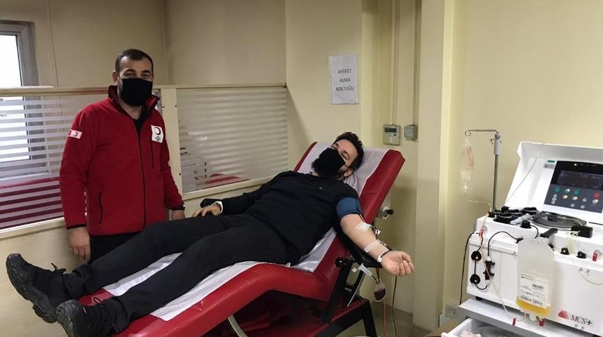 Korona vir&uuml;s&uuml; atlatanlar, hayat kurtarmak Kızılay&rsquo;a koşuyor