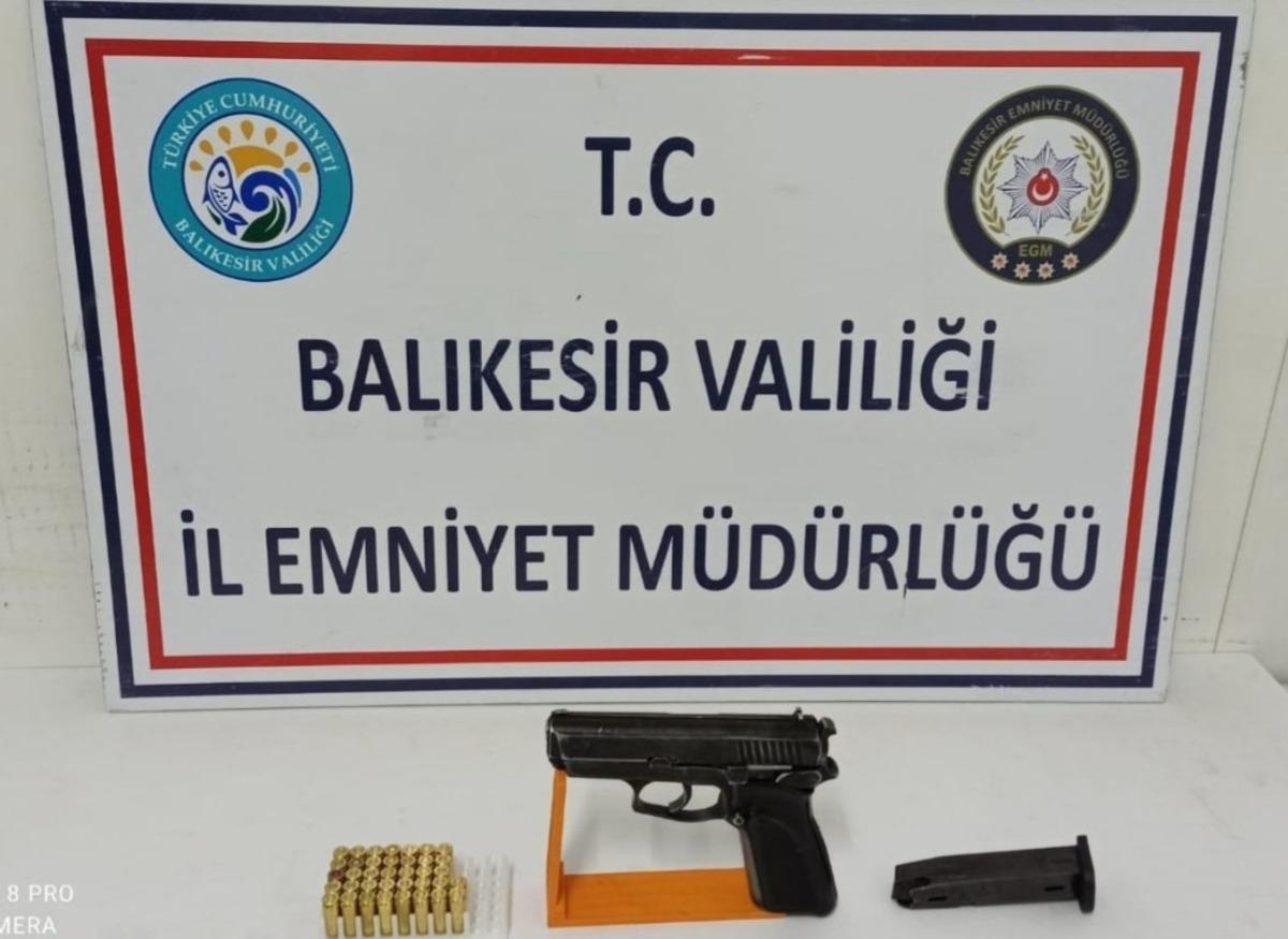 Balıkesir&rsquo;de 12 aranan şahıs yakalandı