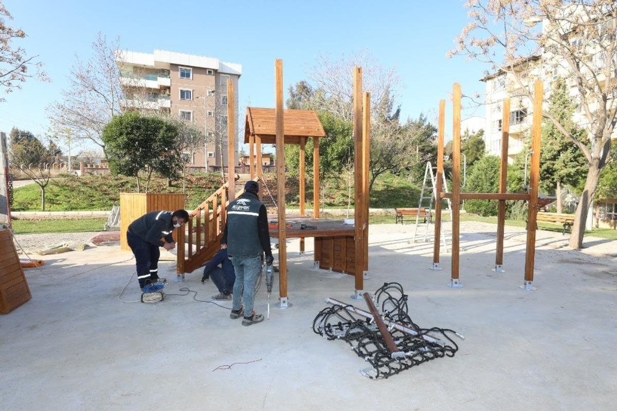 Gaziemir&rsquo;in parklarındaki oyun grupları yenileniyor