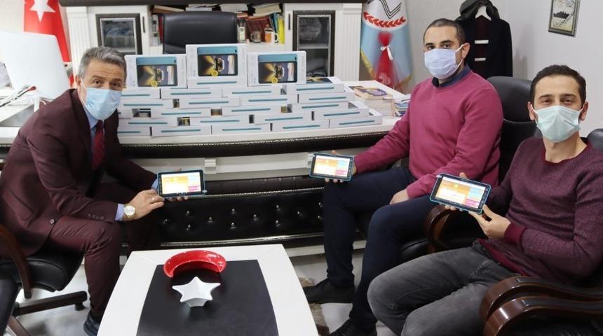 Ma&ccedil;ka&rsquo;da 8. sınıflara tablet dağıtıldı