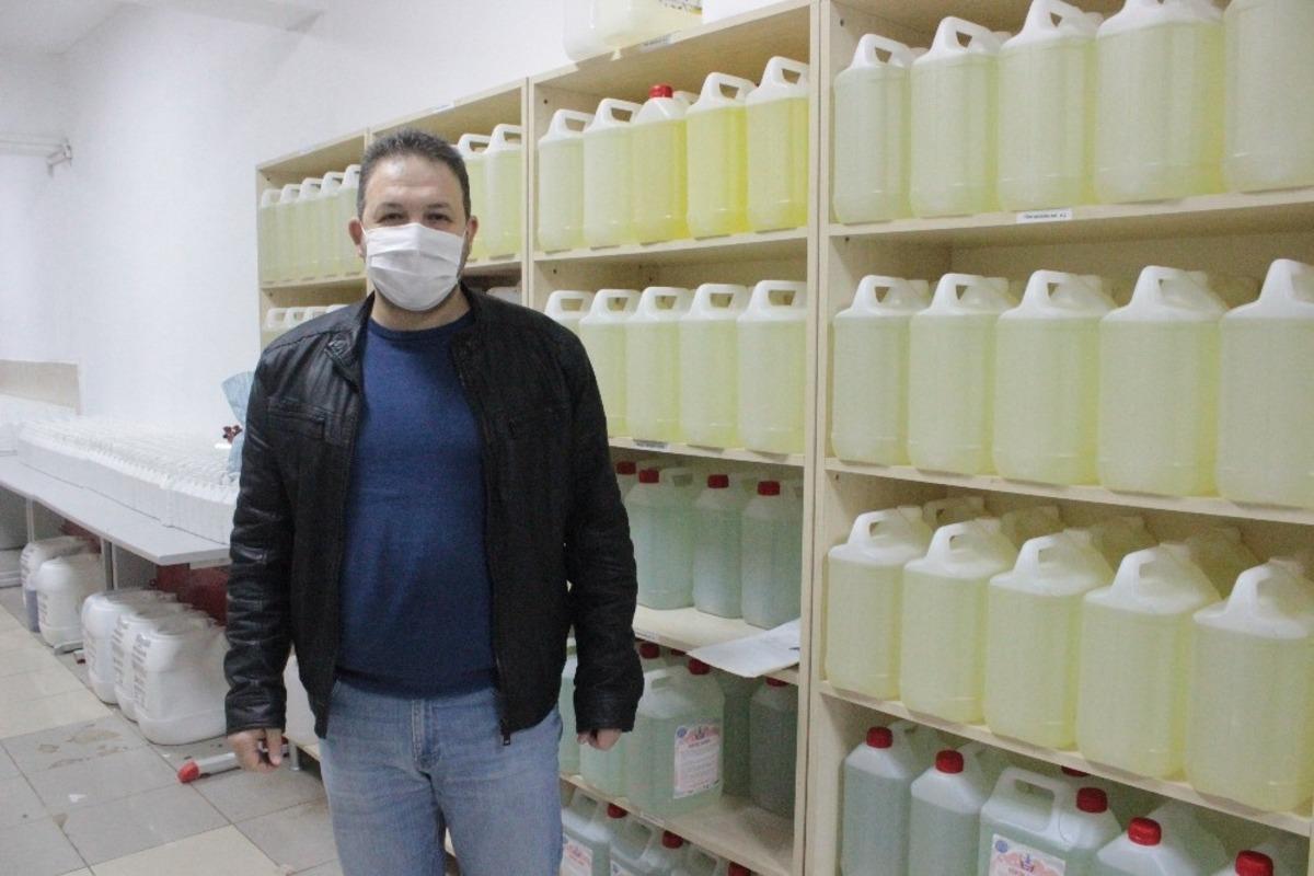 Bu lisede g&uuml;nde 25 ton dezenfektan &uuml;retiliyor