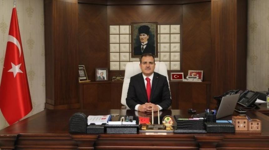 Vali Akbıyık: &ldquo;Hakkarimiz artık başarılarla anılmaya başlanmıştır&rdquo;