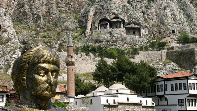 Kral kaya mezarları: Pontus Krallığından günümüze