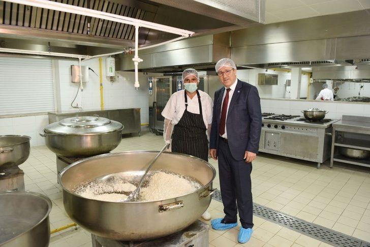 Ege Üniversitesi Hastanesi mutfağında “Güvenli Yemek Üretimi” tescillendi G3