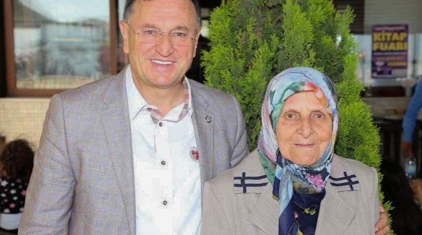 Lütfü Savaş’ın annesi hayatını kaybetti