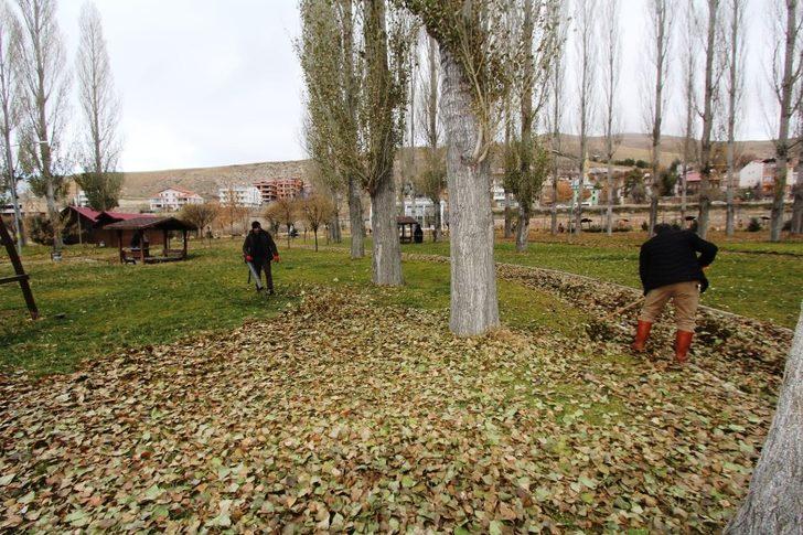 Park ve bahçelerde temizlik ve bakım çalışmaları devam ediyor G2
