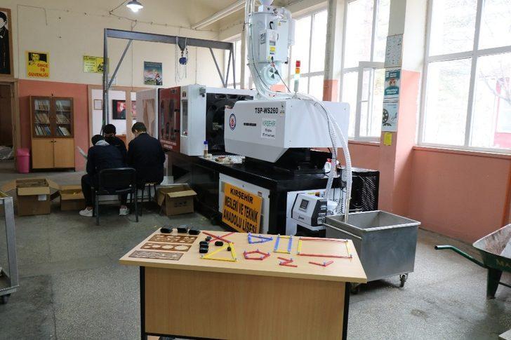 Kırşehir MTAL’nde gece-gündüz plastik şablon ve plastik şerit üretimi yapılıyor G1